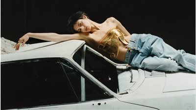 عزة فهمي تُبهر العالم بتصميم 