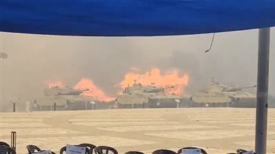 حريق يشتعل بالقرب من دبابات في موقع اللطرون التذكاري 