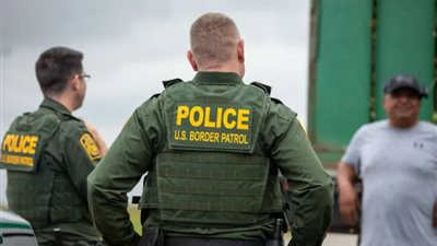 قاضية أمريكية تمنع اعتقال المقيمين بشكل غير قانوني دون مذكرة توقيف