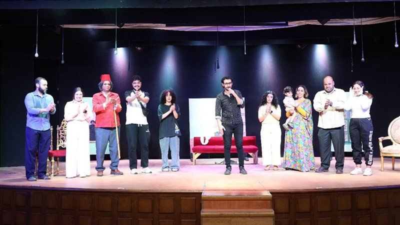 «أسرة في منتهى السعادة»