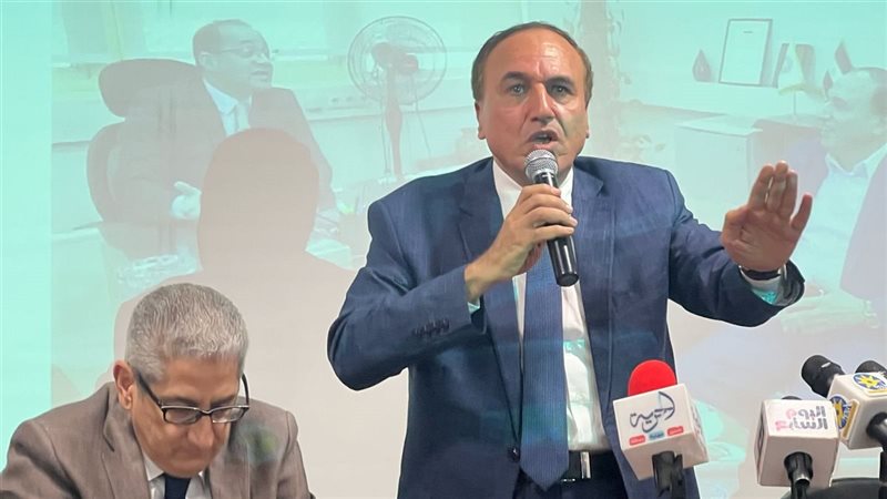 الكاتب الصحفي عبد