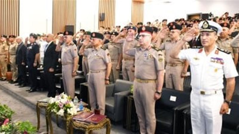 وزير الدفاع يشهد