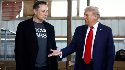 رغم تخفيض دوره.. ترامب يمدّ يد البقاء لماسك: «يمكنك الاستمرار معنا طالما شئت»