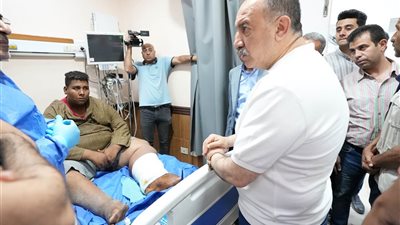 في لفتة إنسانية.. محافظ أسيوط يوجه بعلاج مواطن غير قادر على نفقته الخاصة