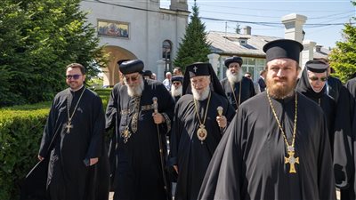 البابا تواضروس الثانى يزور بطريرك وأديرة الكنيسة الأرثوذكسية الرومانية 