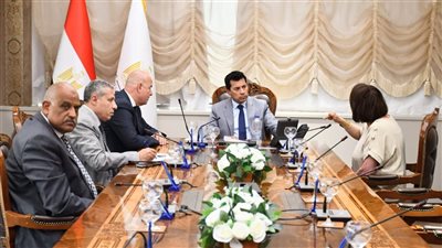 صبحي يستعرض مع مؤسسة مودة التنمية المتكاملة بمركز شباب الإمامين والتونسي