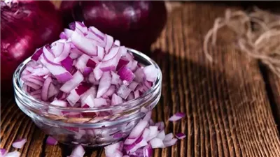 فوائد مذهلة للبصل الأحمر.. بديل طبيعي واقتصادي للريتينول يغنيك عن الكريمات