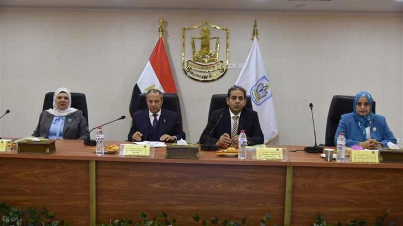 محافظ بورسعيد خلال