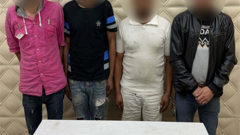 المتهمين و أمامهم