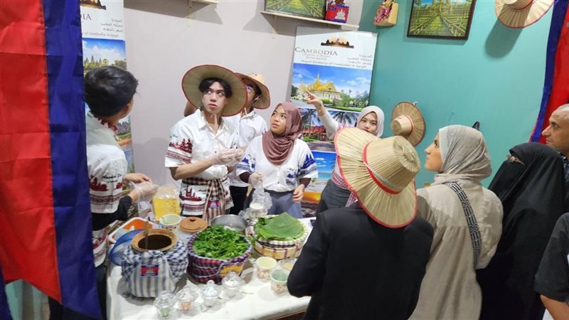 سفير كمبوديا يتفقد
