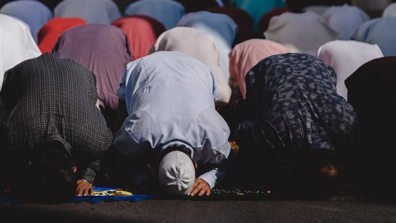 حكم صلاة الفريضة
