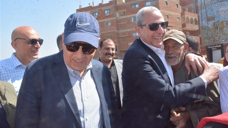 محافظ الغربية ووزير