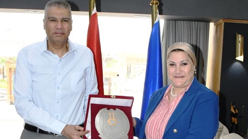 رئيسة القومي للطفولة