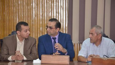 رئيس شعبة الصيادلة بغرفة بني سويف التجارية يكشف صراع شركات التوزيع