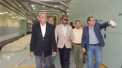 وزير زراعة مدغشقر يتفقد مصانع غزل المحلة ويشيد بالنموذج المصري