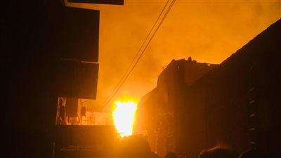 الدفع بسيارات إطفاء .. حريق هائل بكنيسة ماري جرجس في قفط بقنا |صور