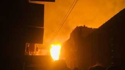 إصابة شخص في حريق محل ألعاب أطفال بأسوان               