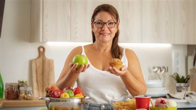 دراسة تحذر: ارتفاع درجات الحرارة يدفع الأشخاص لتناول أطعمة عالية الدهون