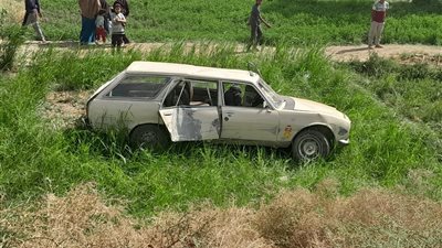 إصابة 3 أشخاص في انقلاب سيارة على الطريق الزراعي الغربي بسوهاج