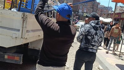 محافظة البحيرة تواصل حملاتها لإزالة الإشغالات ورفع 413 حالة تعدٍ في دمنهور
