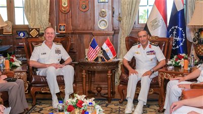 الولايات المتحدة تكرم قائد البحرية المصرية.. وتحتفل بالشراكة البحرية