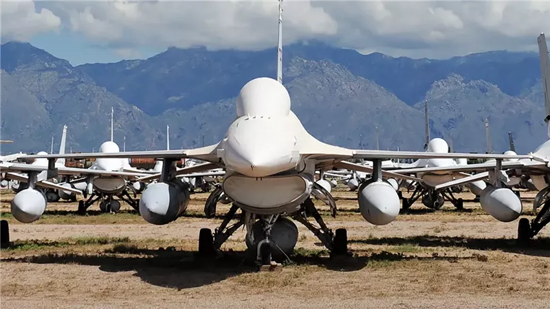 طائرات «F-16» الأمريكية