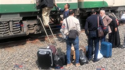 خروج عربات قطار النوم عن المسار فى محطة الصعيد ببتشيل |صور