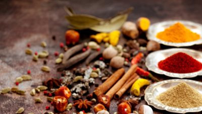 علاج هشاشة العظام بشكل طبيعي: اعرف الأعشاب والأطعمة التي تعزز صحة عظامك