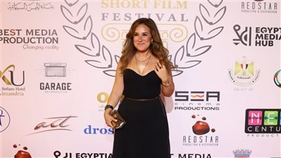 شيري وناهد ويسري على الريد كاربت في ختام مهرجان الإسكندرية .. (صور)