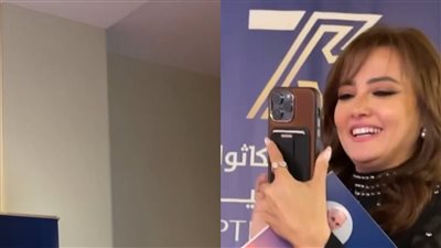 وراء كل رجل عظيم امرأة.. بشرى تدعم زوجها في افتتاح مهرجان الكاثوليكي للسينما