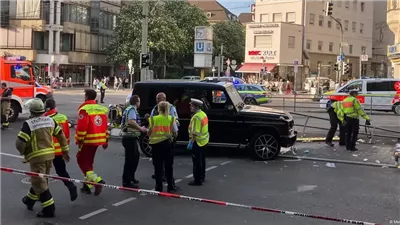 ألمانيا : إصابة 3 أشخاص في اقتحام سيارة لحشد بمدينة شتوتجارت