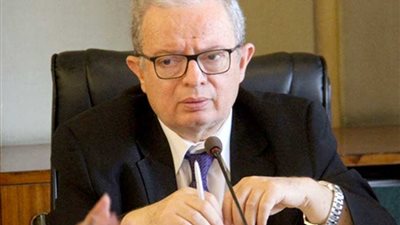 حسين عيسى: الصراع التجاري بين أمريكا والصين مرشح للتصعيد