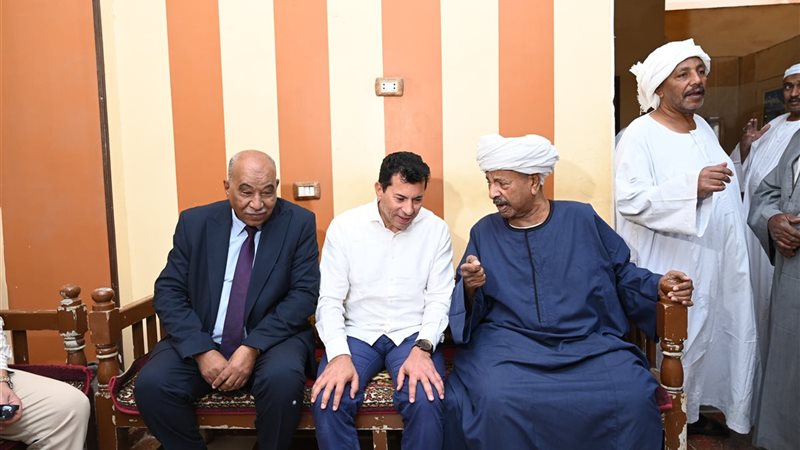 وزير الرياضة من زيارته