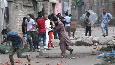 كشمير على شفا الانفجار: صلوات في المدارس وملاجئ في الجبال