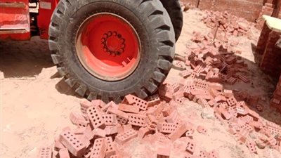 ازالة 3 حالات بناء مخالف في المهد بكفر البطيخ بدمياط 