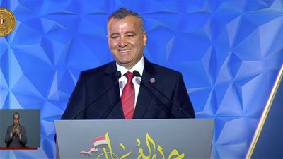 حمل رسالة 4 آلاف عامل.. وكّرم السيسي والدته.. من هو رفيق الضو؟