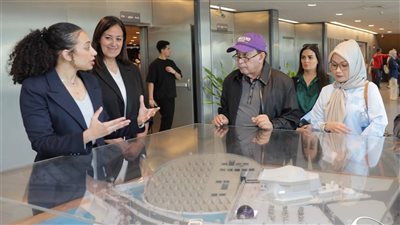 وزير مالية إندونيسيا الأسبق يزور مكتبة الإسكندرية |صور