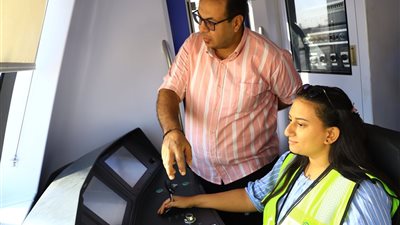 بعد تكريمها من السيسي.. أول حوار مع قائدة قطار العاصمة الإدارية |خاص