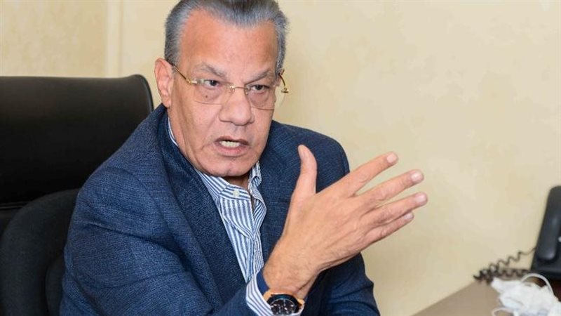 الكاتب الصحفي عادل