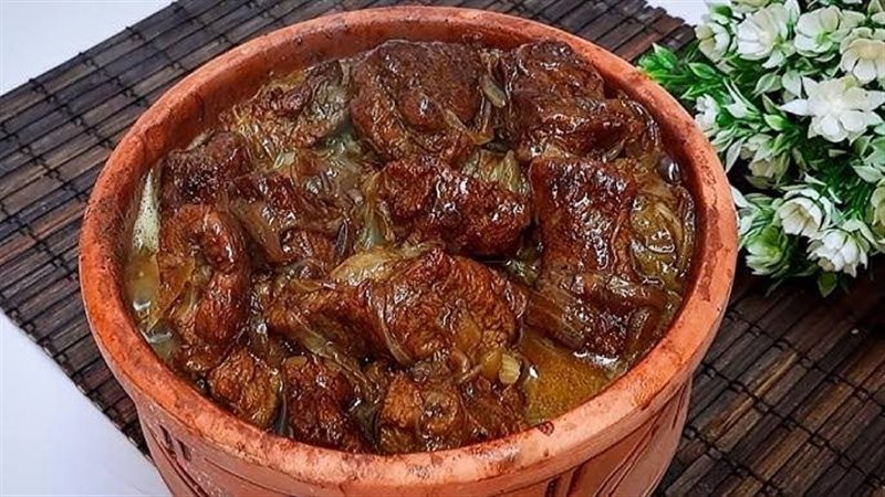 طاجن البصل باللحمة