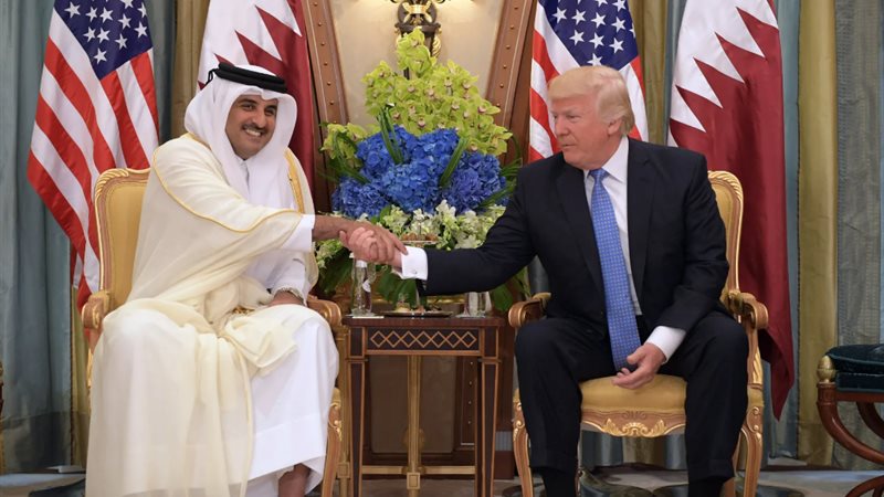ترامب سيعقد قمة مع