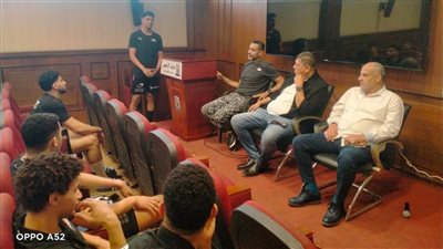 جلسة تحفيزية لمنتخب شباب اليد قبل المشاركة في كأس العرب بالكويت