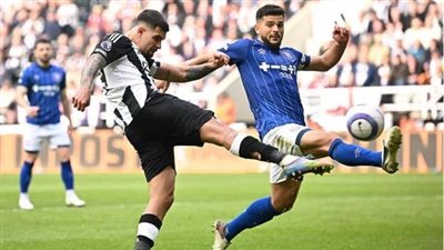 سام مرسي زملكاوي.. تفاصيل مفاوضات الزمالك مع نجم الدوري الإنجليزي