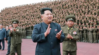 زعيم كوريا الشمالية يتفقد مصنع دبابات ويدعو إلى ثورة جديدة في التحديث العسكري