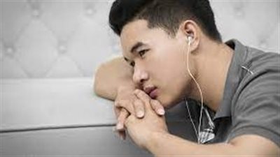 قد تهدد حاسة السمع.. تعليمات هامة لتجنب مخاطر سماعات الأذن