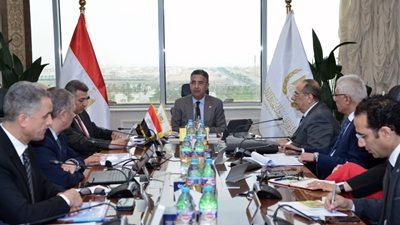 وزير التموين يتابع مع “قها”  للأغذية المحفوظة خطط دعم السوق وتوافر المنتجات 