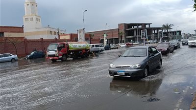 أمطار غزيرة تضرب محافظة دمياط.. وتأجيل امتحانات النقل في المدارس