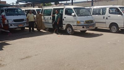 محافظ بني سويف يشدد على استمرار المتابعات الميدانية لضبط منظومة العمل بالمواقف