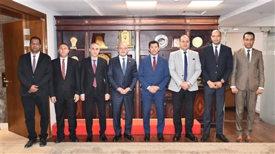 وزير الشباب والرياضة أشرف صبحي يستقبل رئيس الاتحاد الدولي للسلاح ويكرّمه