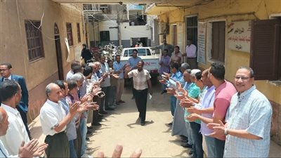 بعد انتدابه لمدينة قوص.. محلية الوقف بقنا تودع نائب رئيس المركز بممر شرفي